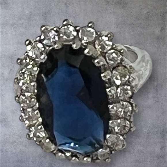 Large sapphire CZ statement ring stainless steel - Picture 4 of 8